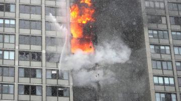 1 dead, 6 taken to hospitals in Chicago high-rise fire