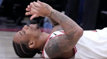 Bulls’ DeMar DeRozan exits loss to Magic with lingering hip injury