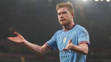 FA investigating after objects thrown at Man City's Kevin de Bruyne in win at Arsenal