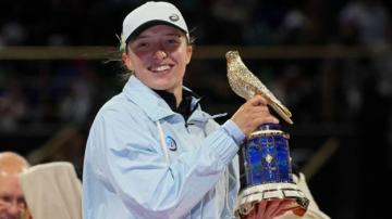 Qatar Open: Iga Swiatek beats Jessica Pegula in straight sets to defend title
