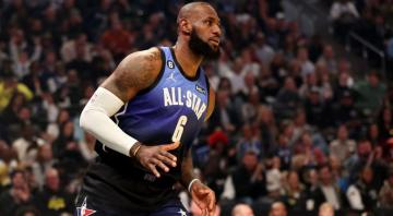 LeBron James exits All-Star Game with right hand contusion