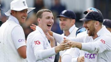 'Even without trying, England produce compelling Test'