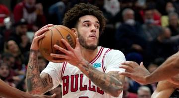 Reports: Bulls’ Lonzo Ball to undergo third surgery on knee, could miss 2023-24 season