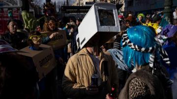 AP PHOTOS: Marseille carnival melds resistance with revelry