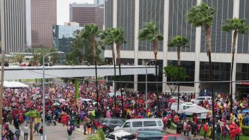 Los Angeles strike highlights paltry US school worker pay