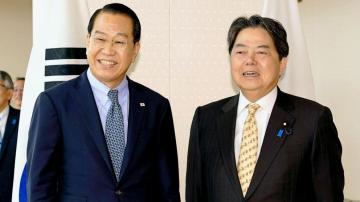Japan, South Korea drop export claims against each other