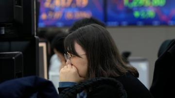 Asian shares mostly rise on relief over US bank strength