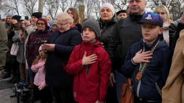 Ukraine president extends tour of war’s front-line areas