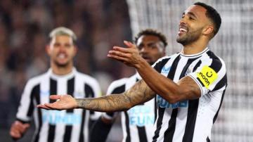 Newcastle hit five at West Ham to pile pressure on Moyes