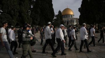 Tensions build around Jerusalem shrine after Syria rockets