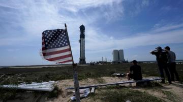 SpaceX calls off 1st launch attempt of giant new rocket