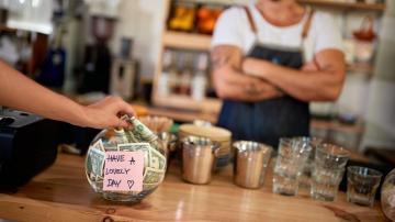 These Are the New Rules for Tipping, According to Lifehacker Readers