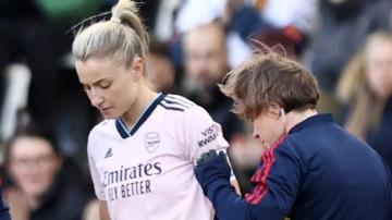 Leah Williamson: England captain limps off in Arsenal's Women's Super League match at Manchester United