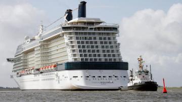 Cruise line let passenger's body decompose, lawsuit says