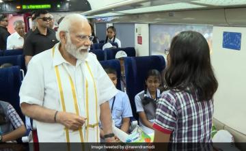 Watch: Student Recites Malayalam Poem To PM Modi In Vande Bharat Express