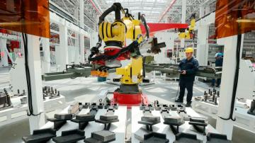 China’s manufacturing contracts, signaling recovery concerns