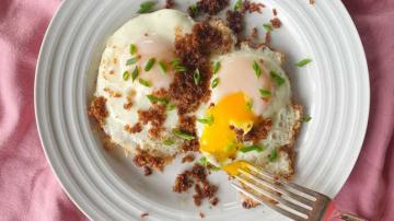 Use Panko to Add a Buttery Crunch to Your Fried Eggs and Scrambles