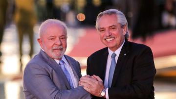 Argentina's Fernandez seeks dollar relief from Brazil's Lula