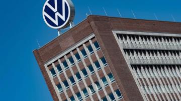Volkswagen sees sales slump in China, vows rebound this year