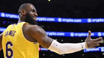 James leads Lakers to win that eliminates Warriors