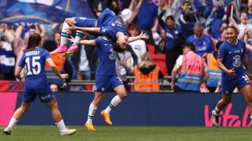 Women's FA Cup final: Sam Kerr seals title for Chelsea against Manchester United