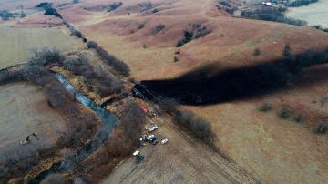 Consultants: Design issues, operations lapses led to big Kansas oil spill