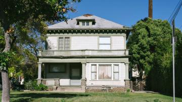 When You Should Consider Buying a Fixer-Upper (and When You Definitely Shouldn't)