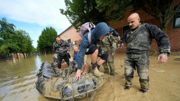 Crews work to reach Italian towns isolated by floods as cleanup begins
