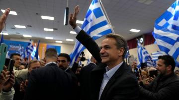 Out of bailout spotlight, Greeks feeling recovery pains at election