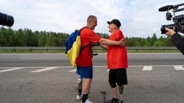 Unable to fight now, two Ukrainian amputees walk to raise funds for a military hospital