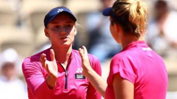French Open 2023 results: Elena Rybakina beats Linda Noskova at Roland Garros