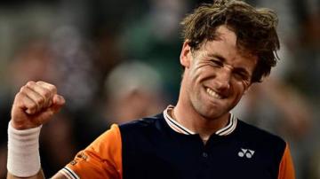 French Open 2023 results: Casper Ruud sets up semi-final with Alexander Zverev by beating Holger Rune