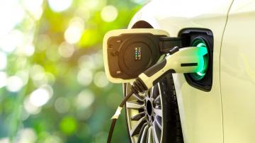 Why It's Better to Charge Your Electric Car at a Public Charging Station