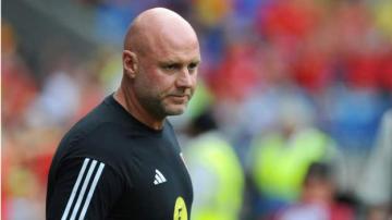 Euro 2024 qualifying: Ex-Wales striker Iwan Roberts criticises Robert Page's 'slap' response