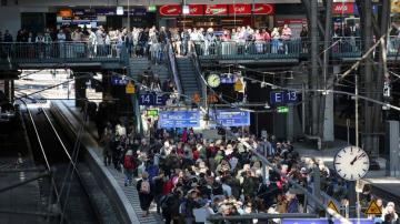 German rail union threatens open-ended strikes over pay dispute