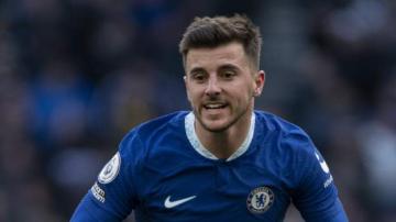 Manchester United to make third bid of about £55m for Chelsea midfielder Mason Mount