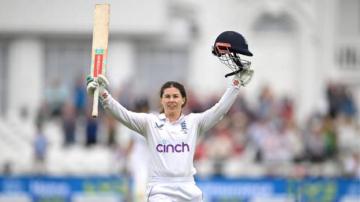 Beaumont ton leaves tense Ashes Test in balance