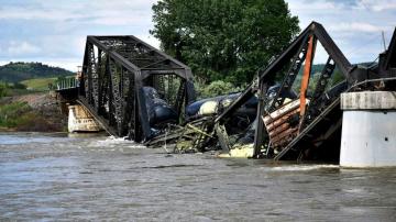Train, bridge collapse into Yellowstone River