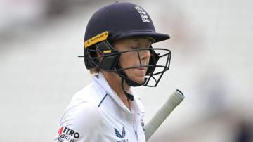 England lose late wickets in pursuit of 268 to win