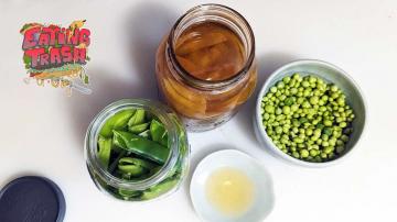 Turn Empty Pea Pods Into a Delicate, Flavored Vinegar