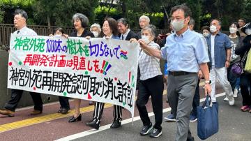 Critics of Tokyo redevelopment plan accuse city government of ignoring residents' wishes