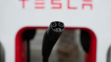 Second-largest US electric vehicle fast-charging network to add Tesla connectors