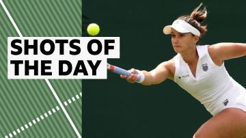 Wimbledon 2023: Lauren Davis takes best shot of day one