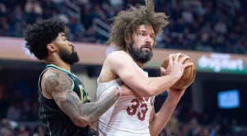 Report: Robin Lopez returns to Bucks for second stint with brother Brook