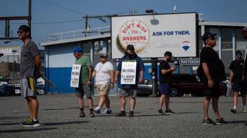 Weeklong dock strike on Canada's west coast is starting to pinch small businesses, experts say