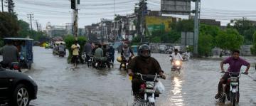 Rescuers evacuate 14,000 people from flood-hit villages in eastern Pakistan