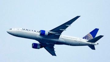 United Airlines agrees to give union pilots big pay raises
