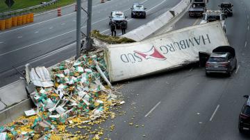 Truck carrying lemons overturns on New Jersey highway: Police