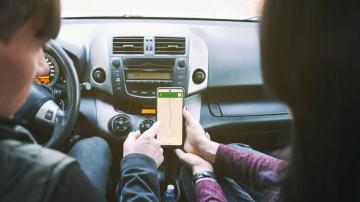 Use Gas Station Ice to Keep Your Phone From Overheating on a Road Trip