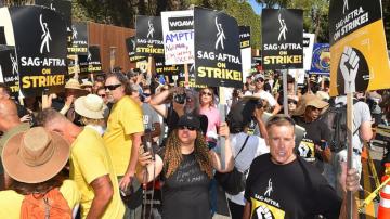 Kerry Washington, Martin Sheen shout for solidarity between Hollywood strikers and other workers